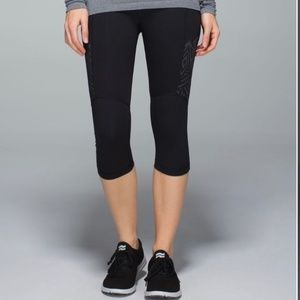 Like New - Lululemon Stash It Crop - Size 8